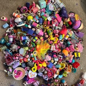 Huge bundle  of lol dolls, accessory